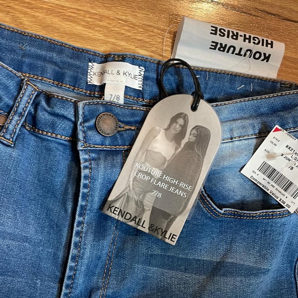 Junior Size 7/8 Kouture High Rise Crop Flare Jeans Kendall & Kylie NWT - Picture 3 of 3